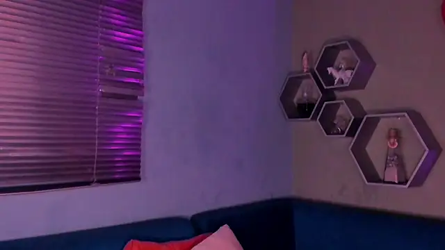 Sussy Bell01 online show from February 26, 2025, 12:05 am