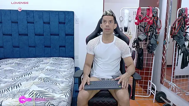 JoseRumbero26 online show from November 9, 2025, 12:25 pm