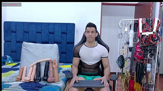 Snapshot of JoseRumbero26 chatting on June 10, 2026, 11:20 am JoseRumbero26 online show from June 10, 2026, 11:20 am