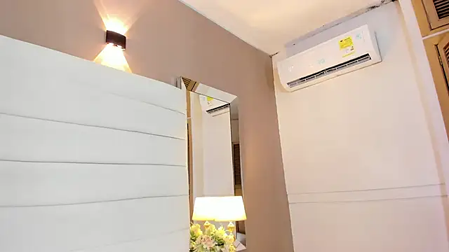 Lilly 2809  online show from September 14, 2025, 4:11 am