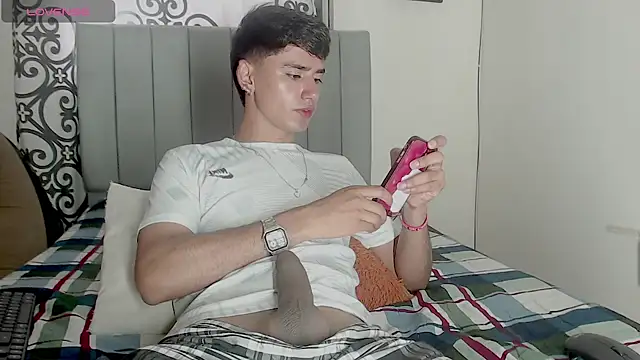 Snapshot of juan_stiven chatting on October 22, 2025, 3:23 pm juan stiven online show from October 22, 2025, 3:23 pm