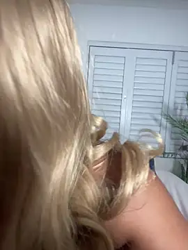 Snapshot of Stunning_Booty chatting on June 8, 2026, 1:28 am Stunning Booty online show from June 8, 2026, 1:28 am