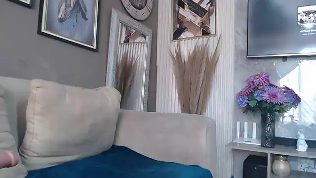 ThickyMinajxx online show from April 25, 2026, 11:57 am