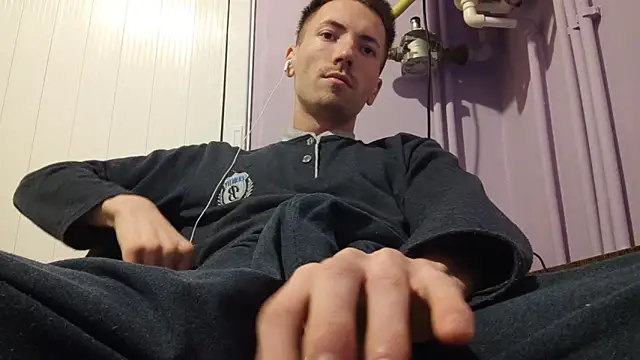  Hocthus  online show from January 9, 2025, 6:15 pm