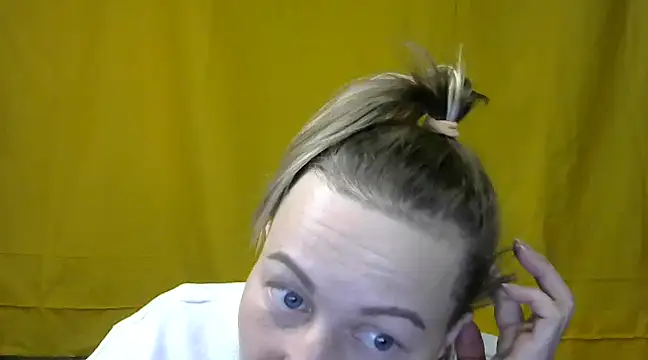 Snapshot of wLESLYMOSw chatting on March 22, 2025, 6:36 pm wLESLYMOSw online show from March 22, 2025, 6:36 pm