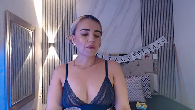 ashley  tylor online show from April 28, 2026, 8:25 pm