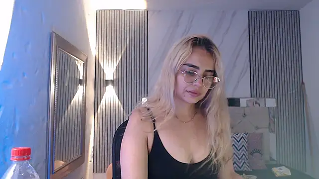 ashley  tylor online show from May 11, 2026, 9:01 pm