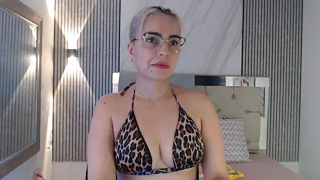 ashley  tylor online show from July 27, 2026, 8:16 pm