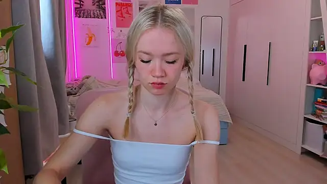 Snapshot of Lily_Young chatting on June 4, 2026, 3:23 am Lily Young online show from June 4, 2026, 3:23 am