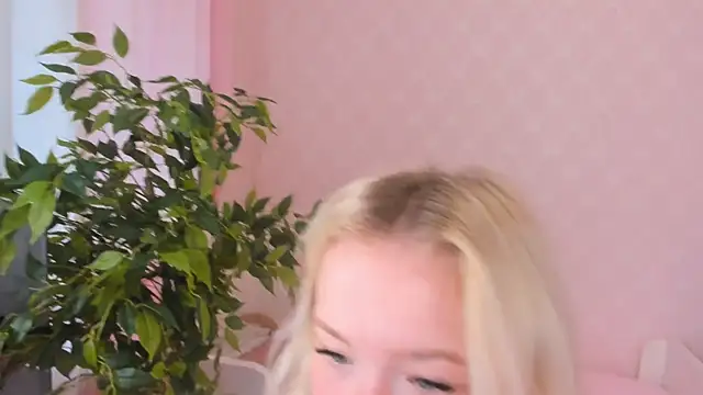 Snapshot of Lily_Young chatting on July 28, 2026, 3:35 am Lily Young online show from July 28, 2026, 3:35 am