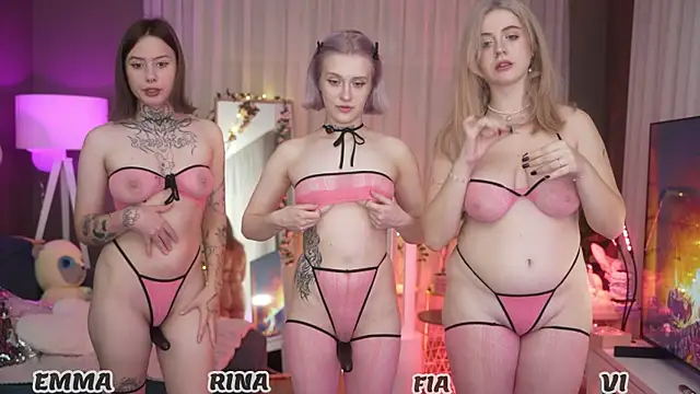 Snapshot of your_favoritegirls chatting on September 15, 2025, 4:01 am your favoritegirls online show from September 15, 2025, 4:01 am