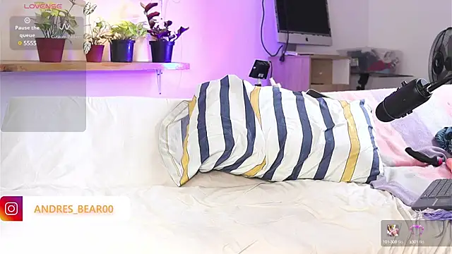 Snapshot of Little_Bear00 chatting on March 16, 2025, 3:17 pm Little Bear00 online show from March 16, 2025, 3:17 pm