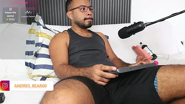 Snapshot of Little_Bear00 chatting on October 11, 2025, 5:44 pm Little Bear00 online show from October 11, 2025, 5:44 pm