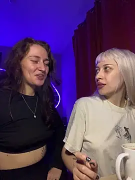 Dooubletroublee online show from September 30, 2025, 8:03 pm