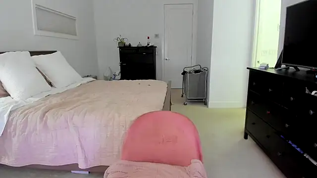 Kymmmy online show from February 13, 2025, 11:37 pm