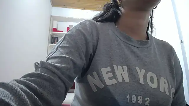 Luna girlhot  online show from January 9, 2026, 7:26 pm