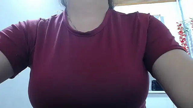 Luna girlhot  online show from March 12, 2026, 4:13 pm