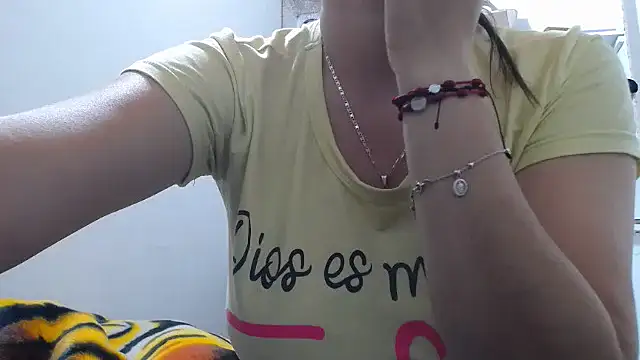 Luna girlhot  online show from April 7, 2026, 2:28 pm