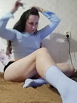 Snapshot of emeli_moon chatting on November 6, 2025, 6:20 pm emeli moon online show from November 6, 2025, 6:20 pm