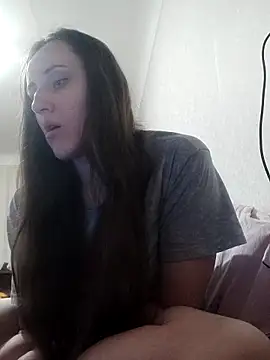 Snapshot of emeli_moon chatting on December 18, 2025, 6:36 pm emeli moon online show from December 18, 2025, 6:36 pm