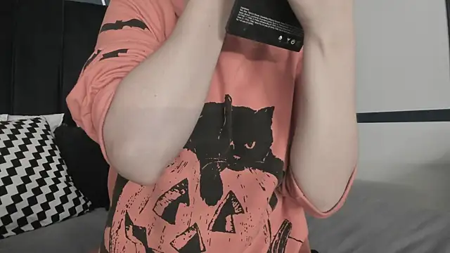 Snapshot of Adeelinee chatting on January 17, 2025, 7:49 pm Adeelinee online show from January 17, 2025, 7:49 pm