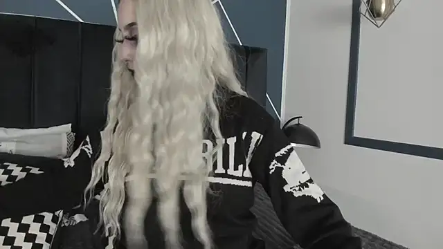 Snapshot of Adeelinee chatting on January 30, 2025, 11:02 pm Adeelinee online show from January 30, 2025, 11:02 pm