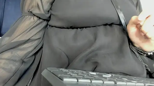 Snapshot of Adeelinee chatting on January 31, 2025, 7:51 pm Adeelinee online show from January 31, 2025, 7:51 pm