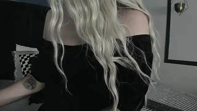 Snapshot of Adeelinee chatting on February 10, 2025, 7:49 pm Adeelinee online show from February 10, 2025, 7:49 pm