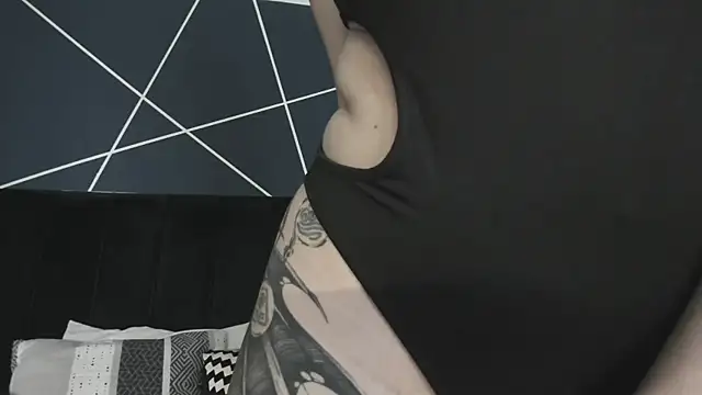 Snapshot of Adeelinee chatting on February 18, 2025, 10:36 pm Adeelinee online show from February 18, 2025, 10:36 pm