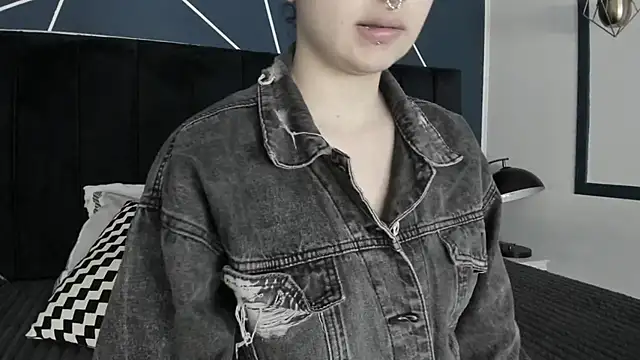 Snapshot of Adeelinee chatting on March 8, 2025, 7:42 pm Adeelinee online show from March 8, 2025, 7:42 pm