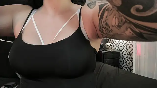 Snapshot of Adeelinee chatting on November 13, 2025, 8:30 pm Adeelinee online show from November 13, 2025, 8:30 pm