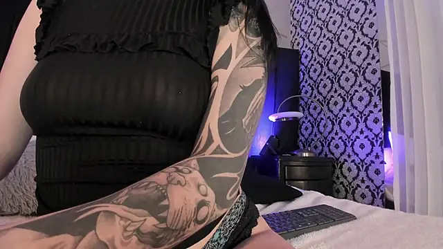 Snapshot of Adeelinee chatting on November 26, 2025, 7:59 pm Adeelinee online show from November 26, 2025, 7:59 pm