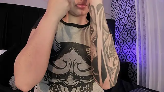 Snapshot of Adeelinee chatting on December 1, 2025, 7:41 pm Adeelinee online show from December 1, 2025, 7:41 pm