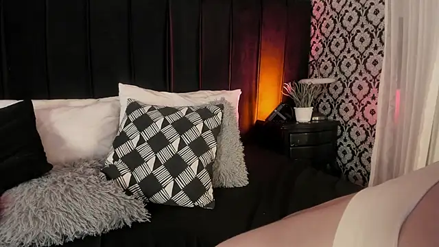 Snapshot of Adeelinee chatting on December 17, 2025, 7:42 pm Adeelinee online show from December 17, 2025, 7:42 pm