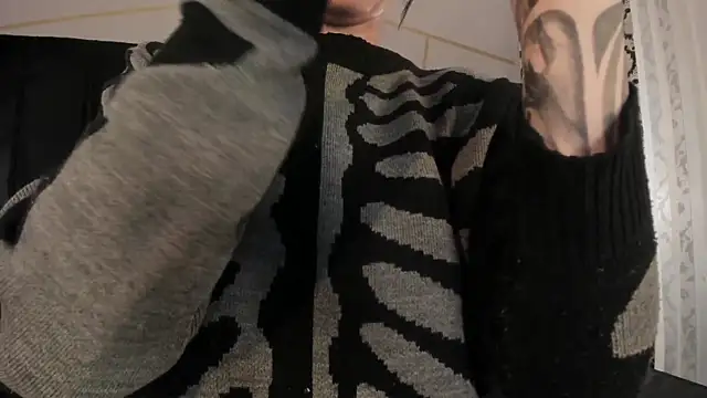 Snapshot of Adeelinee chatting on December 20, 2025, 8:05 pm Adeelinee online show from December 20, 2025, 8:05 pm