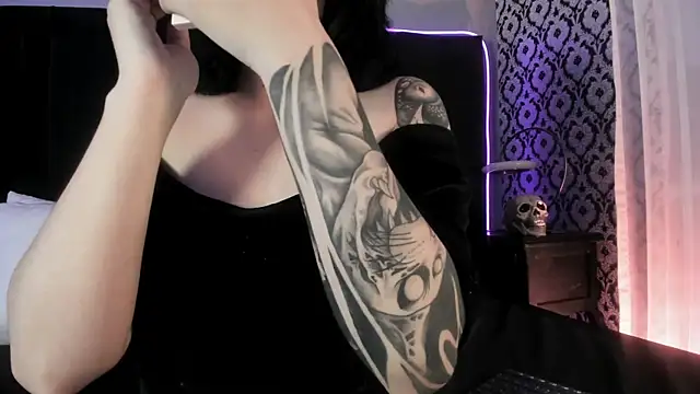 Snapshot of Adeelinee chatting on February 11, 2026, 8:03 pm Adeelinee online show from February 11, 2026, 8:03 pm