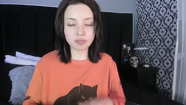 Snapshot of Adeelinee chatting on March 7, 2026, 8:17 pm Adeelinee online show from March 7, 2026, 8:17 pm