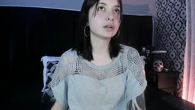 Snapshot of Adeelinee chatting on March 26, 2026, 8:03 pm Adeelinee online show from March 26, 2026, 8:03 pm