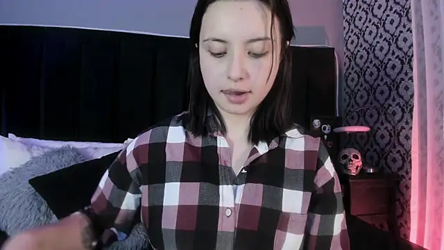 Snapshot of Adeelinee chatting on March 28, 2026, 8:19 pm Adeelinee online show from March 28, 2026, 8:19 pm