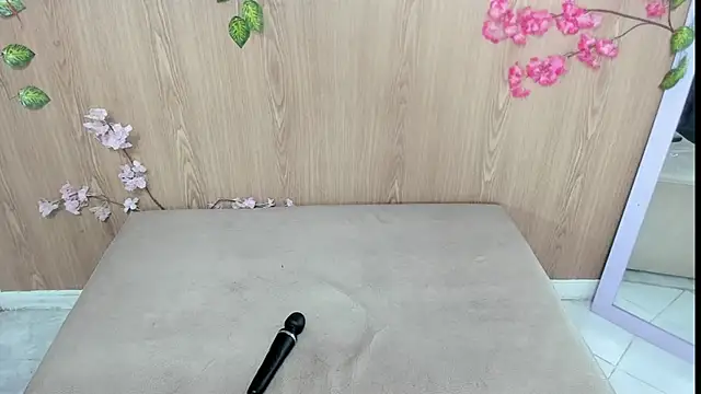 jenelotizz06 online show from May 17, 2026, 3:04 am