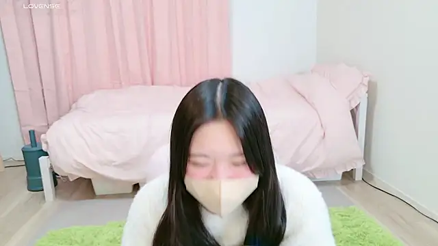 Snapshot of suzuuuuu chatting on January 24, 2025, 12:52 pm suzuuuuu online show from January 24, 2025, 12:52 pm