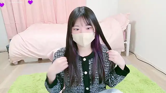 Snapshot of suzuuuuu chatting on February 24, 2025, 12:26 pm suzuuuuu online show from February 24, 2025, 12:26 pm