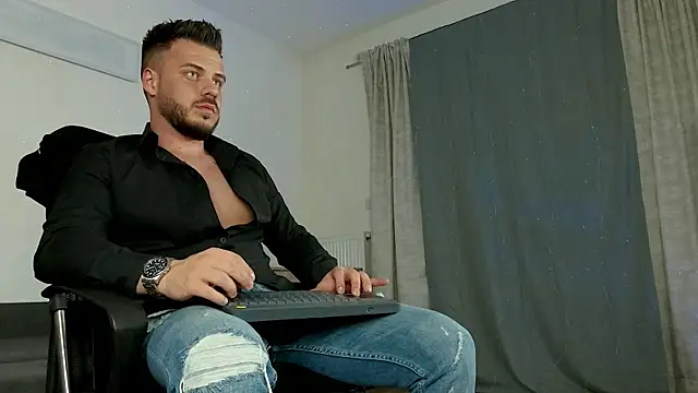 juliusmasters online show from March 3, 2025, 8:11 pm