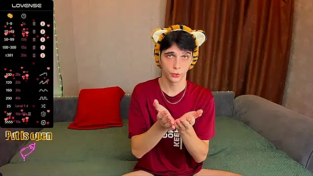 Aaron Boom online show from December 4, 2025, 12:20 am