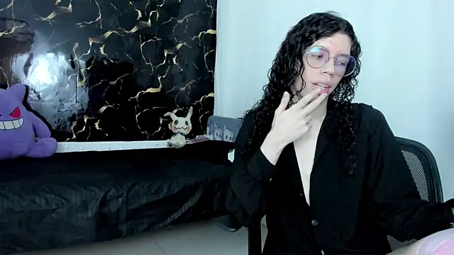 Snapshot of Angel_Dust18 chatting on April 2, 2026, 5:10 pm Angel Dust18 online show from April 2, 2026, 5:10 pm