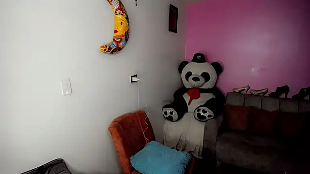 Snapshot of SweetKim21 chatting on February 13, 2025, 3:18 am SweetKim21 online show from February 13, 2025, 3:18 am