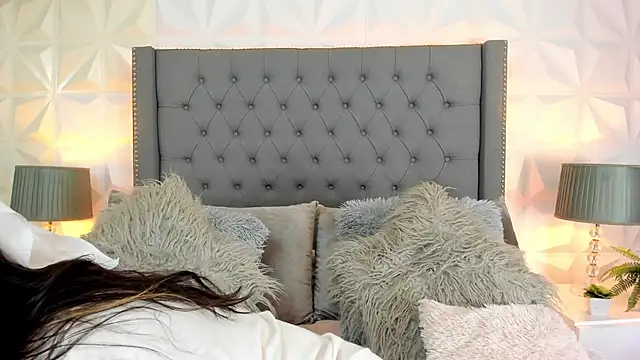 sarah salis  online show from January 29, 2025, 11:46 pm