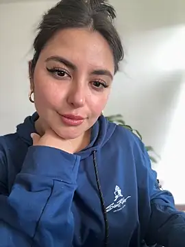 sukhakunis1 online show from November 10, 2025, 3:33 pm