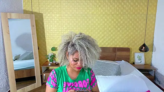 Snapshot of Squirter_pussybomb chatting on December 3, 2024, 4:14 am Squirter pussybomb online show from December 3, 2024, 4:14 am