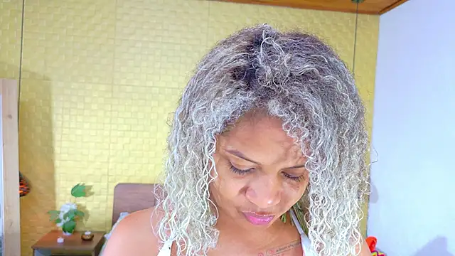 Snapshot of Squirter_pussybomb chatting on December 7, 2024, 2:53 am Squirter pussybomb online show from December 7, 2024, 2:53 am